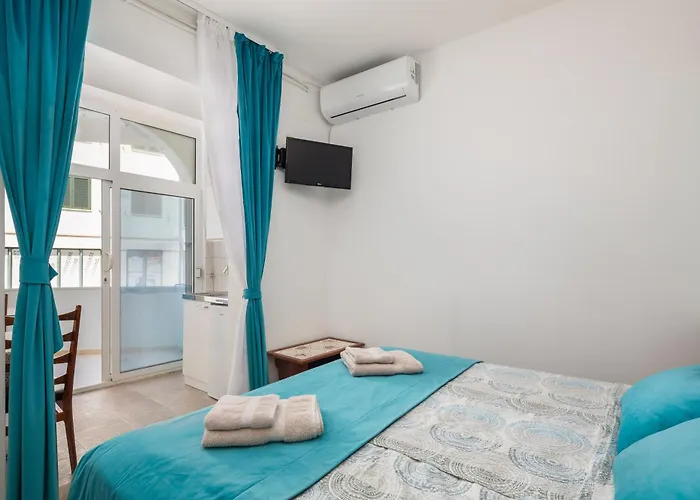 Near Central Beach With Free Parking Apartment Makarska
