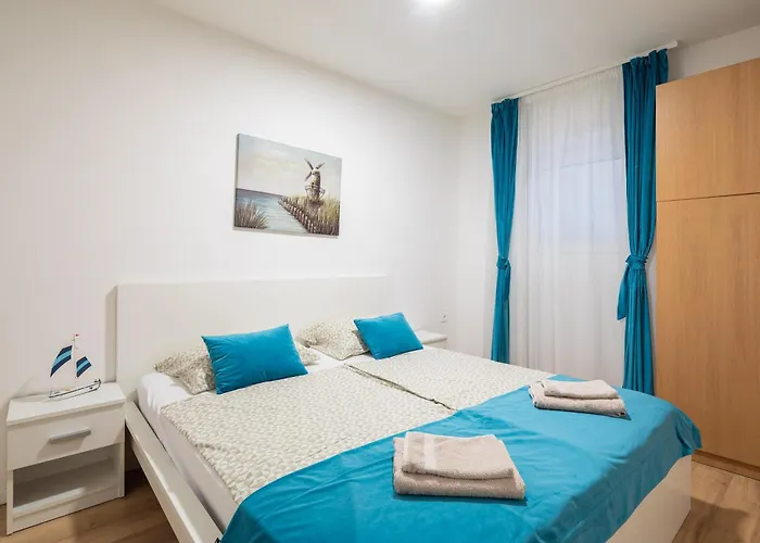 Near Central Beach With Free Parking