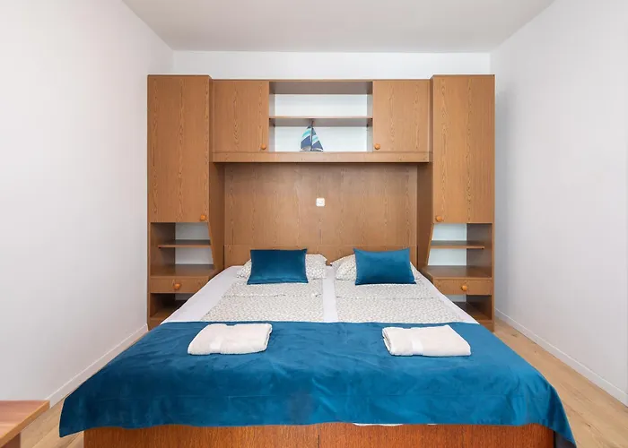 Near Central Beach With Free Parking דירה מאקרסקה