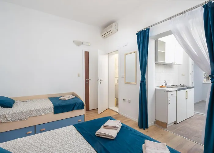 Apartment Near Central Beach With Free Parking