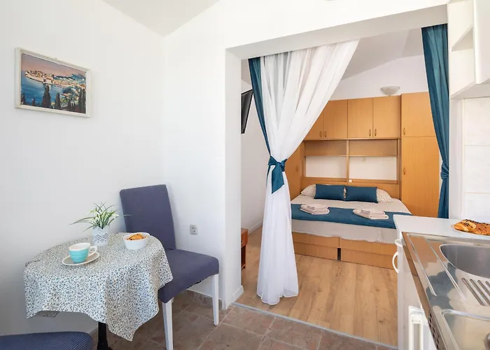 Apartment Near Central Beach With Free Parking