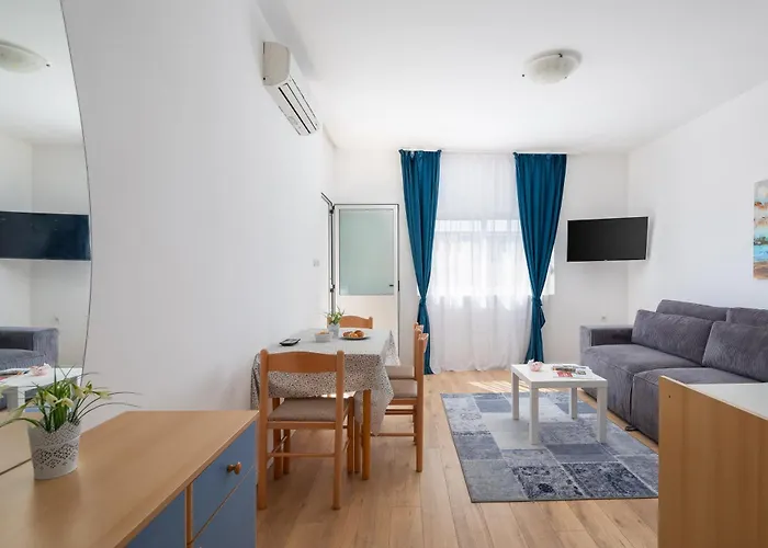 Apartment Near Central Beach With Free Parking