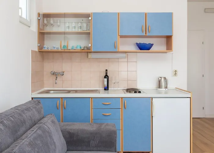 Near Central Beach With Free Parking דירה *