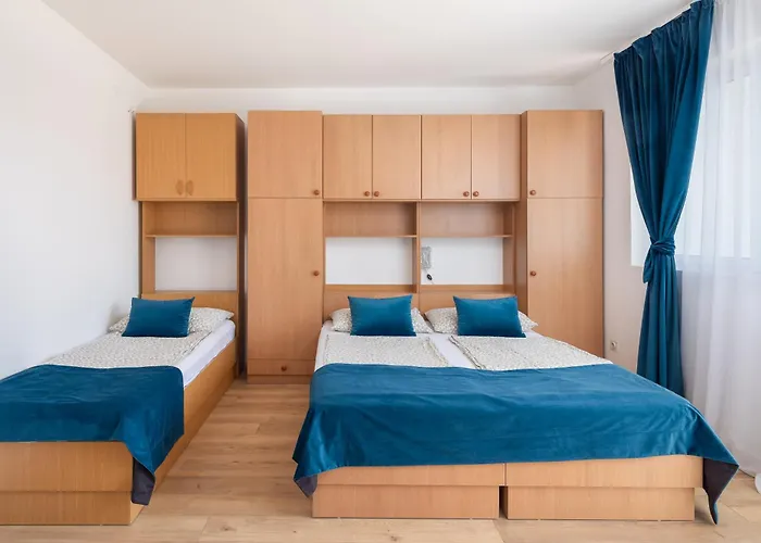 Near Central Beach With Free Parking דירה מאקרסקה