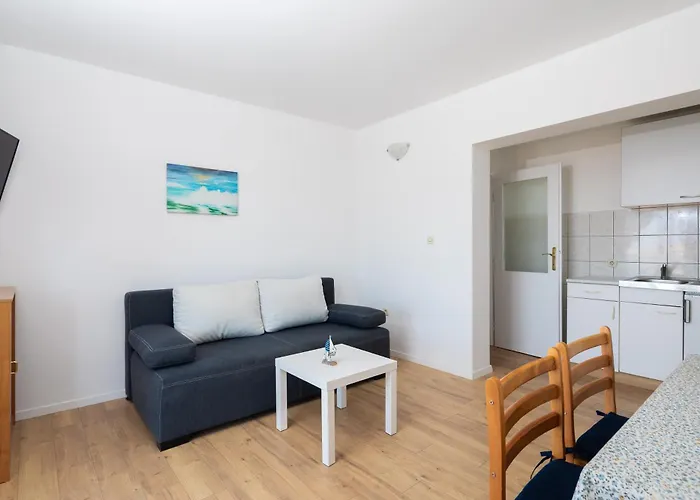 Near Central Beach With Free Parking Apartment Makarska
