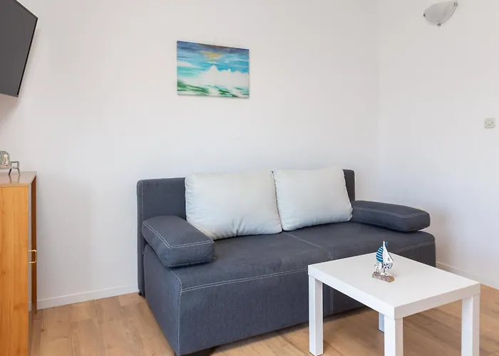 Near Central Beach With Free Parking Apartment *