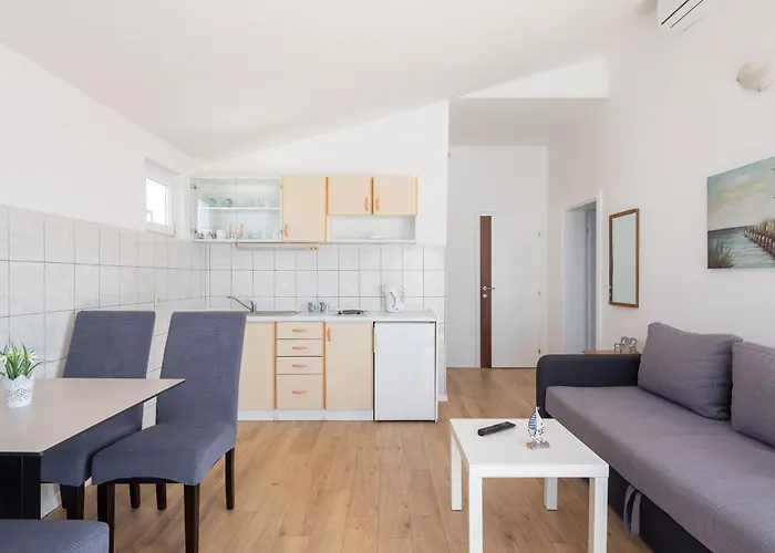 Apartment Near Central Beach With Free Parking Makarska