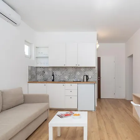 Near Central Beach With Free Parking * Μακάρσκα