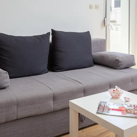 Near Central Beach With Free Parking