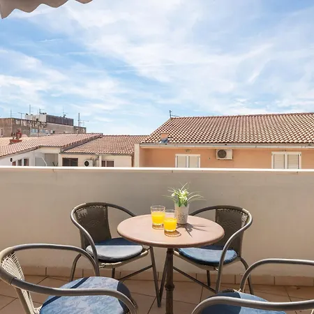 Διαμέρισμα Near Central Beach With Free Parking