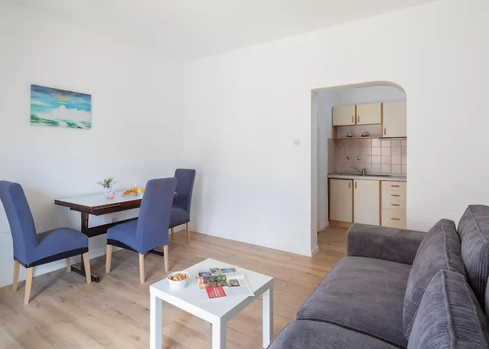 Near Central Beach With Free Parking 公寓