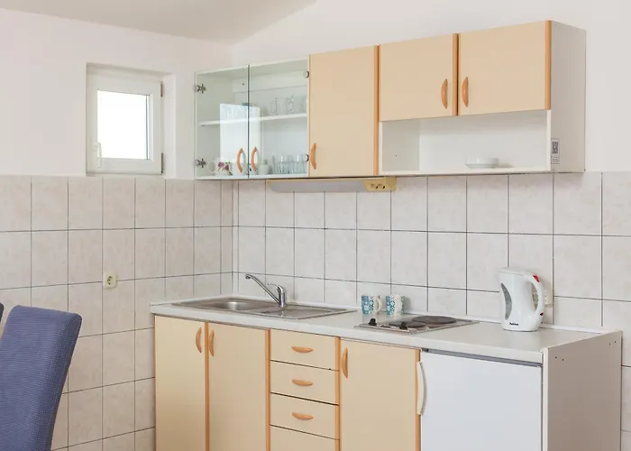 Near Central Beach With Free Parking